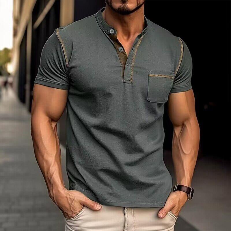 "Polo homme moderne avec col Henley, design colorblock élégant, idéal style et confort quotidien."