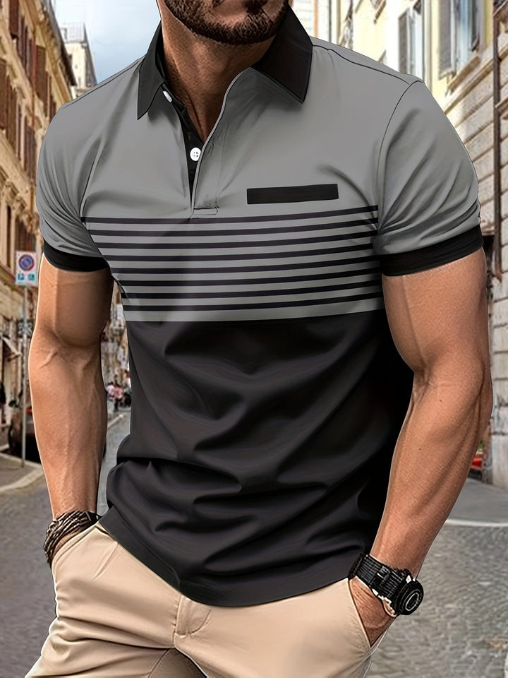Polo d'été pour hommes, à rayures fines. Manches courtes et confort idéal pour les journées chaudes.