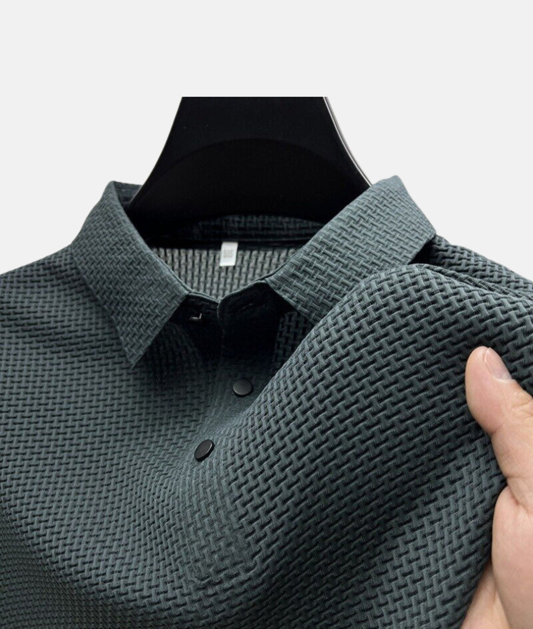 Polo homme rayé, style moderne et confortable.  Coupe impeccable, tissu respirant.  Parfait pour un look élégant.