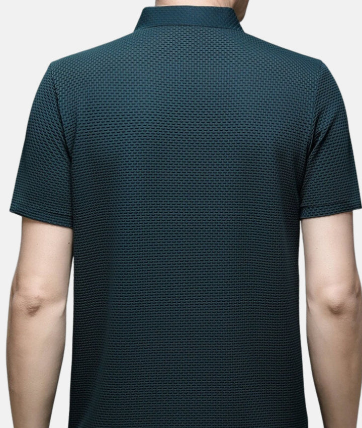 Polo homme rayé, style moderne et confortable.  Coupe impeccable, tissu respirant.  Parfait pour un look élégant.