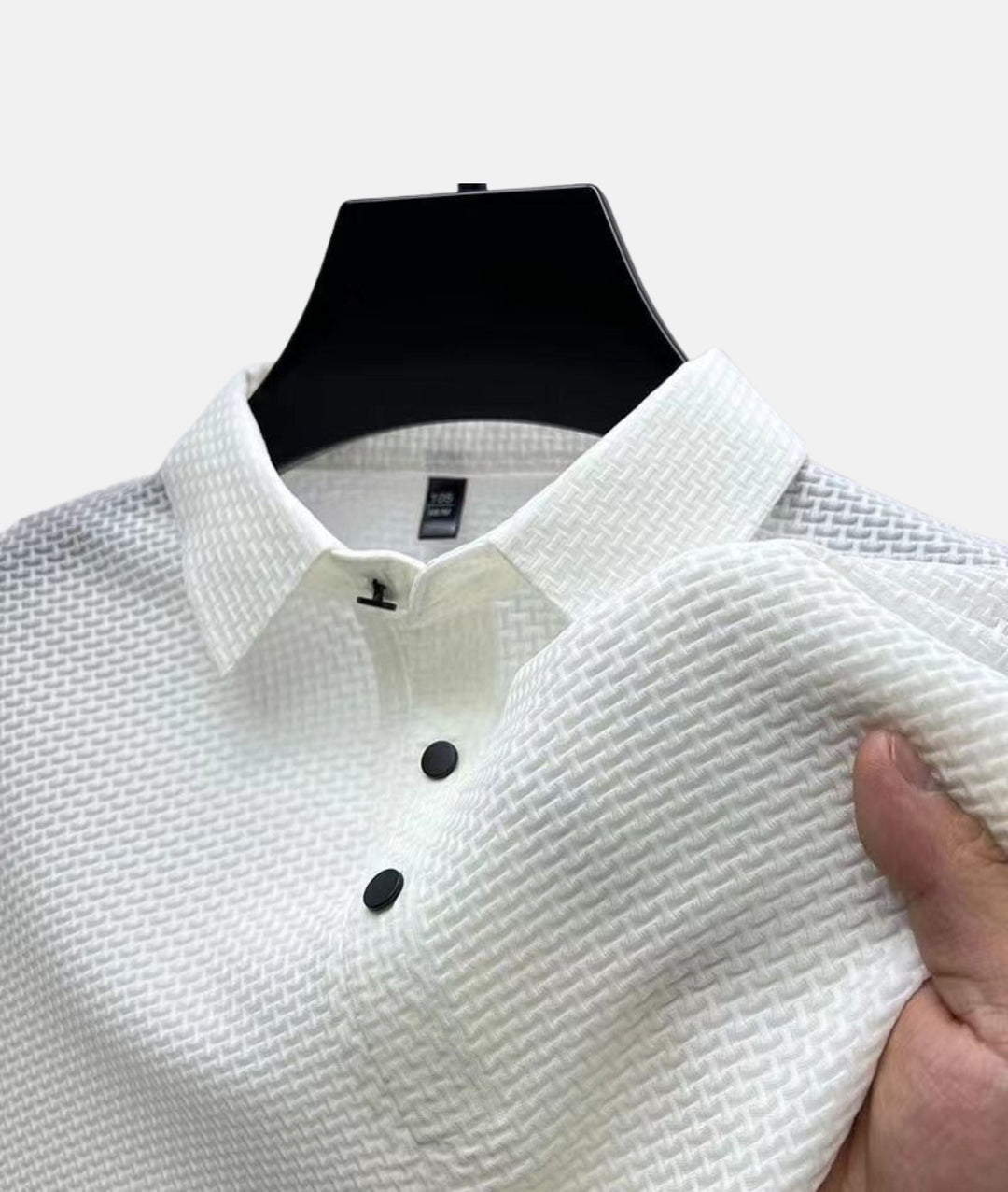 Polo homme rayé, style moderne et confortable.  Coupe impeccable, tissu respirant.  Parfait pour un look élégant.
