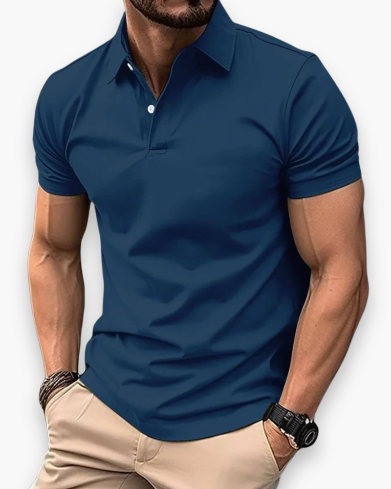 "Polo sportif classique homme bleu marine, coupe ajustée, élégant et polyvalent pour sport et sorties décontractées."