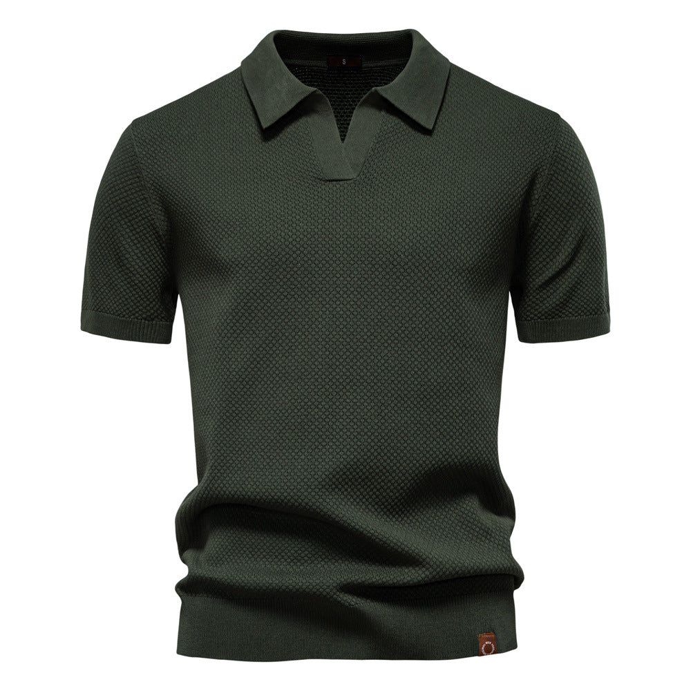 Polo homme élégant et décontracté, avec texture structurée, parfait pour un look soigné et confortable.