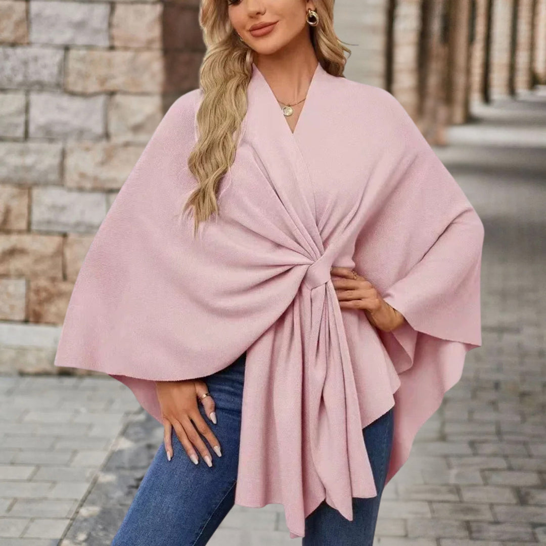 Poncho femme élégant et chic, parfait pour l'automne-hiver, alliant style et confort.