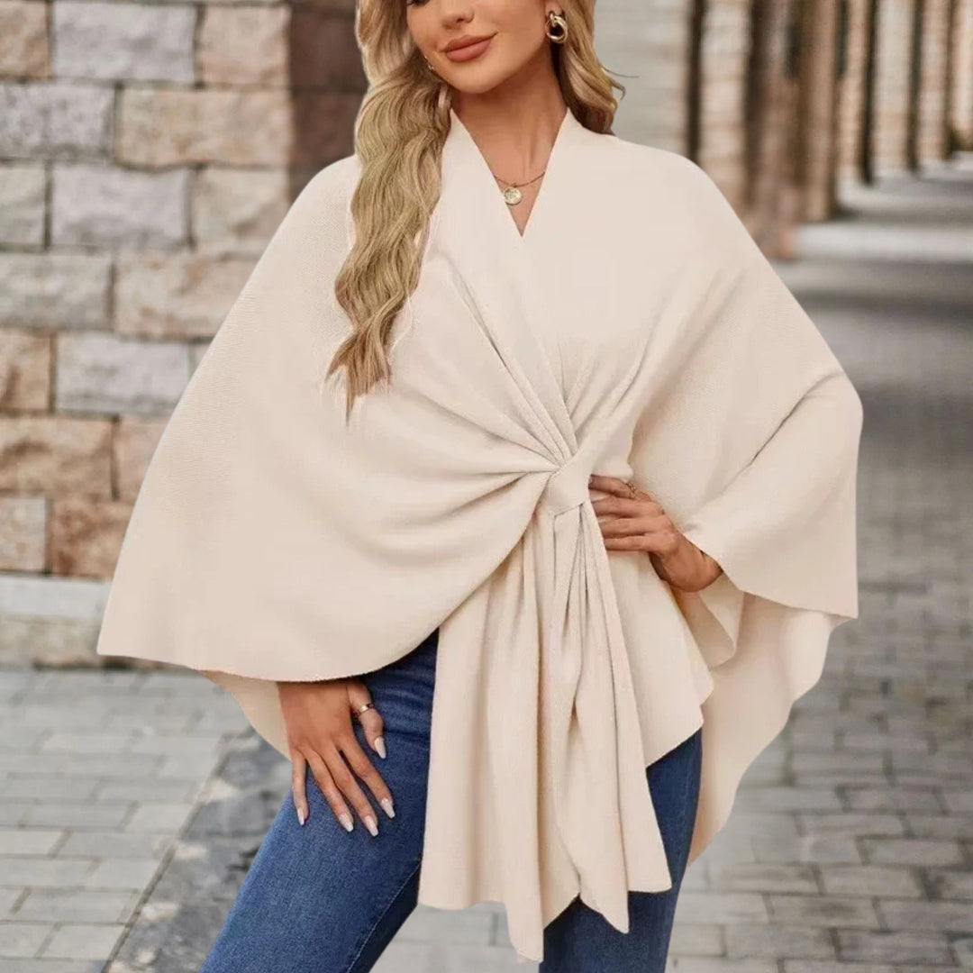 Magnifique poncho femme drapé, accessoire de mode polyvalent et confortable pour toute tenue.