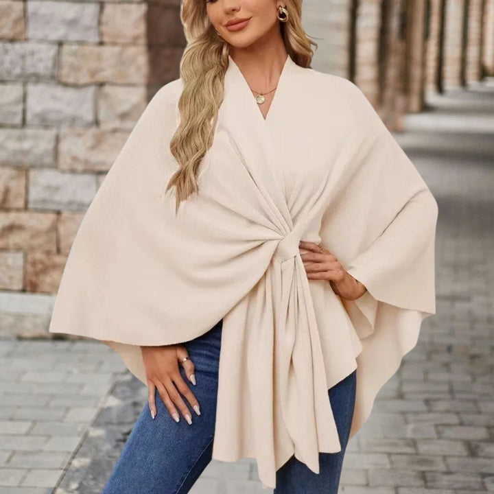 Magnifique poncho femme drapé, accessoire de mode polyvalent et confortable pour toute tenue.