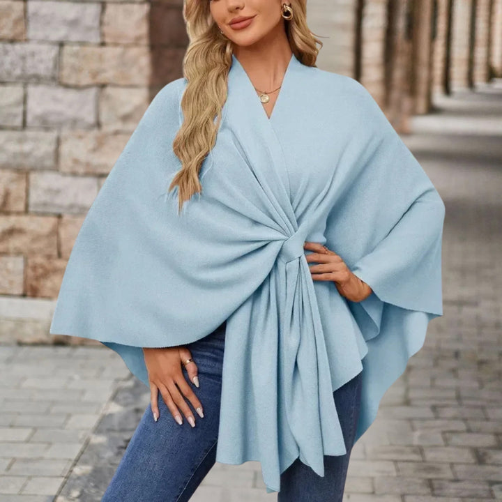 Poncho femme tendance, coupe chic, offrant confort et élégance pour toutes occasions.