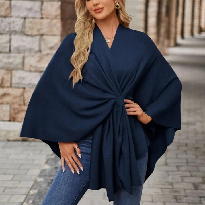 Poncho chic et douillet pour femme, idéal pour rester au chaud avec style en automne-hiver.