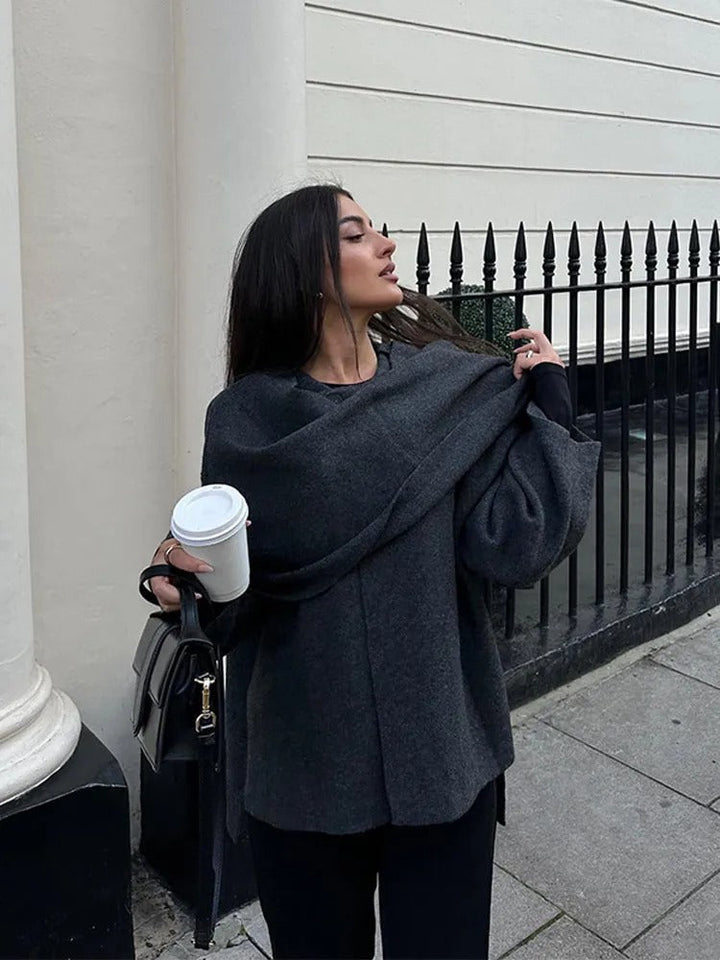Poncho laine asymétrique, chaud et élégant.  Coupe fluide, idéal pour l'hiver.