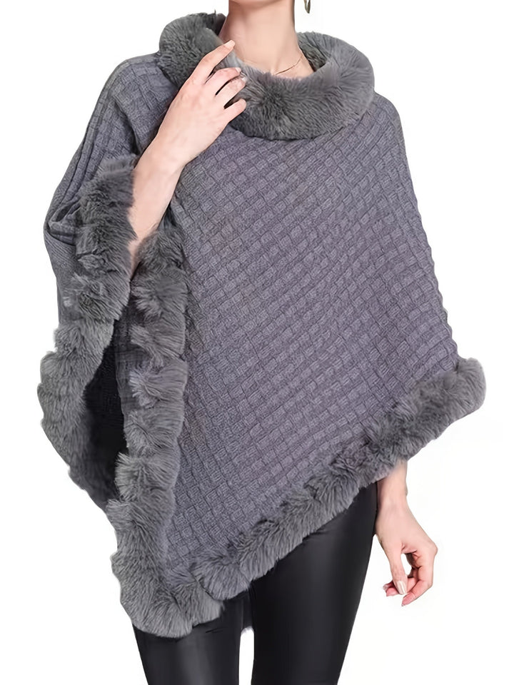 Poncho femme élégant à bordure fourrure, tricoté, pour un look hivernal chic et confortable.