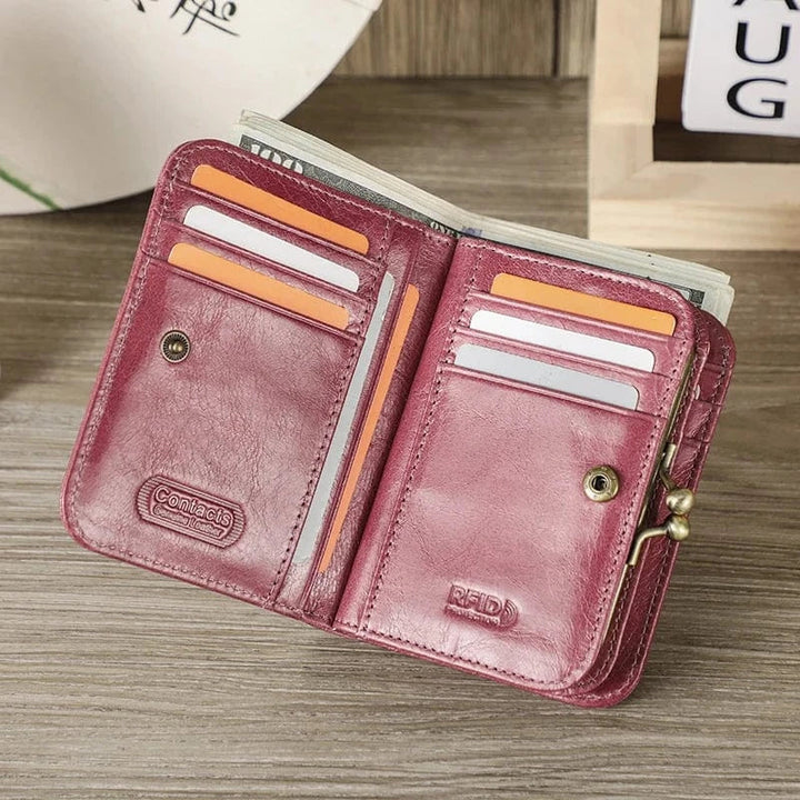 Accessoire compact porte-cartes femme, cuir marron, parfait pour un usage quotidien, idéal cadeau.