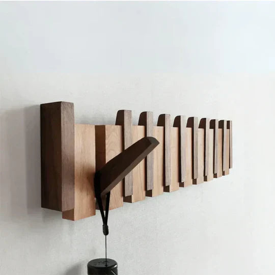 "Porte-manteau mural design piano bois noyer et hêtre, élégant et moderne, idéal pour suspensions variées."