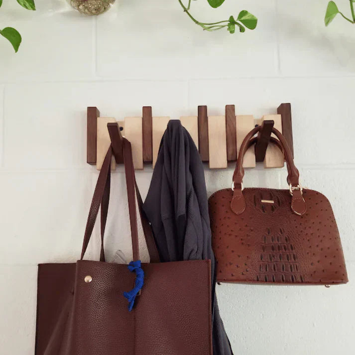 Porte-manteau mural Japandi élégant. Design minimaliste, bois & métal. Rangement fonctionnel pour entrée.