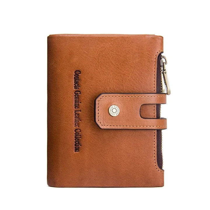 Portefeuille compact femme en cuir noir, avec le logo discret de la marque, élégance assurée.
