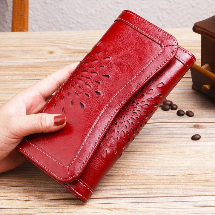 Portefeuille femme en cuir souple camel, style intemporel et chic pour toutes les occasions.