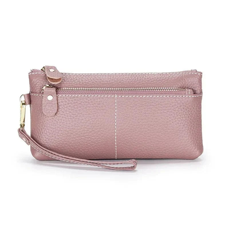 Portefeuille compact en cuir souple rose poudré pour femme, un accessoire de mode discret