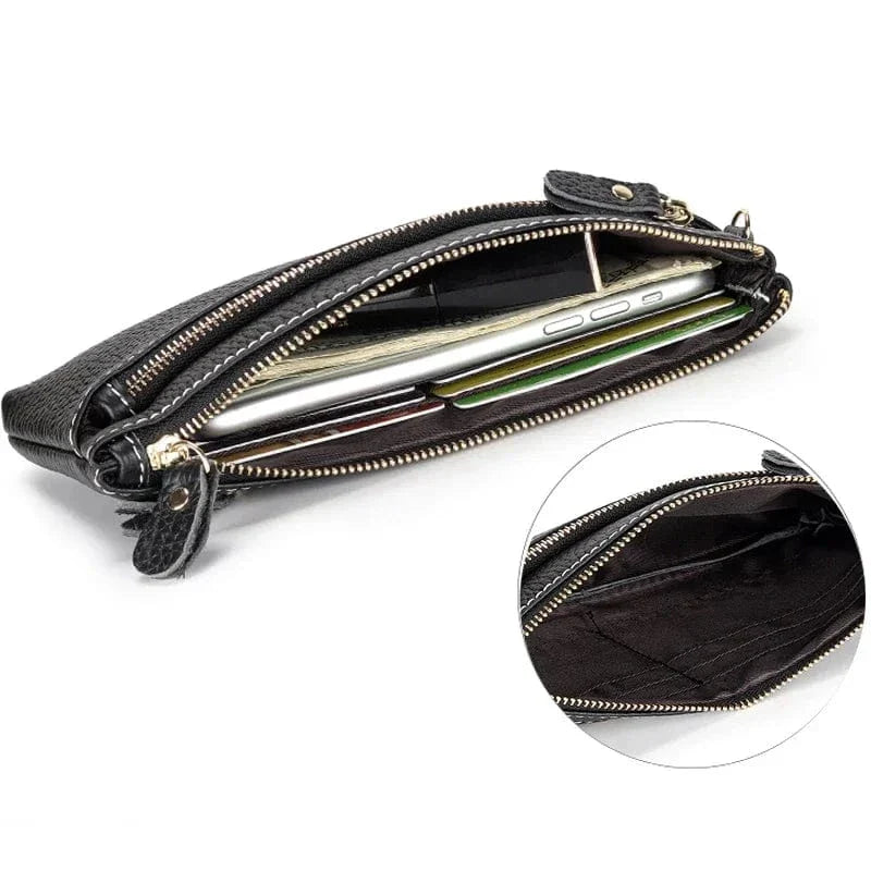 Portefeuille femme en cuir souple gris clair, design épuré, accessoire de mode intemporel