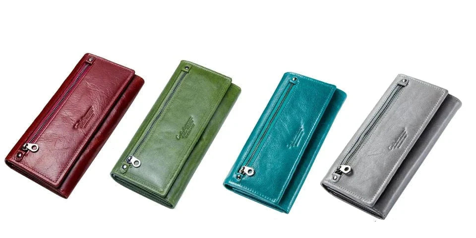 Pochette portefeuille femme en cuir taupe, un organisateur chic pour tous les essentiels.