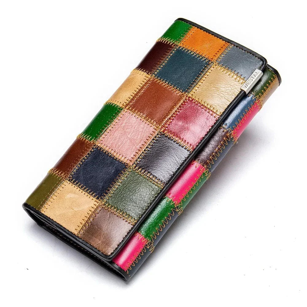 Vue de dos d'un portefeuille femme en cuir véritable multicolin, élégant et original, style bohème chic