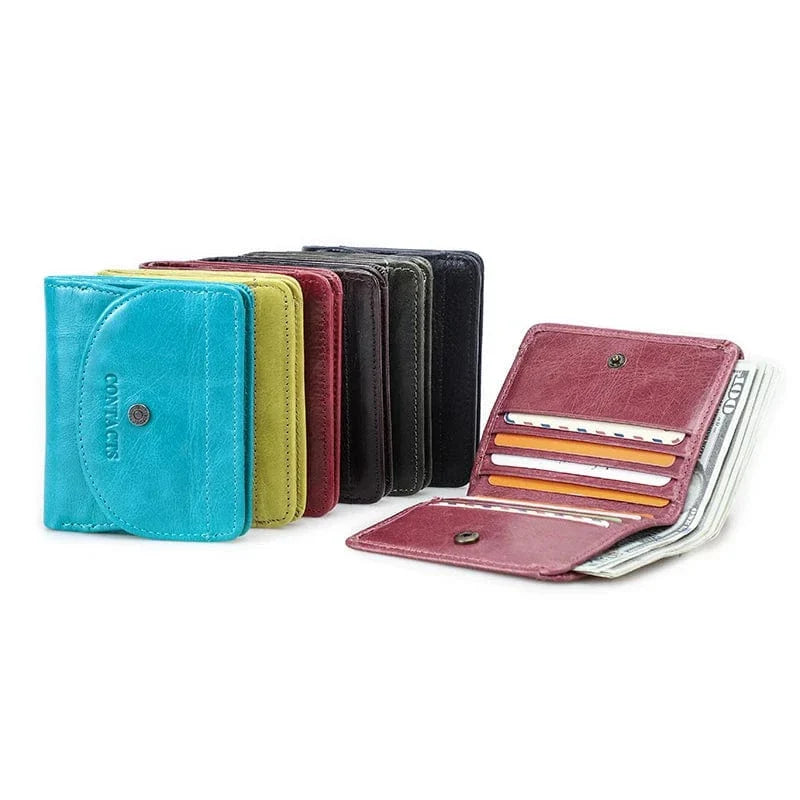 Maroquinerie: portefeuille femme en cuir noir, fermé, parfait pour une organisation quotidienne stylée et discrète.