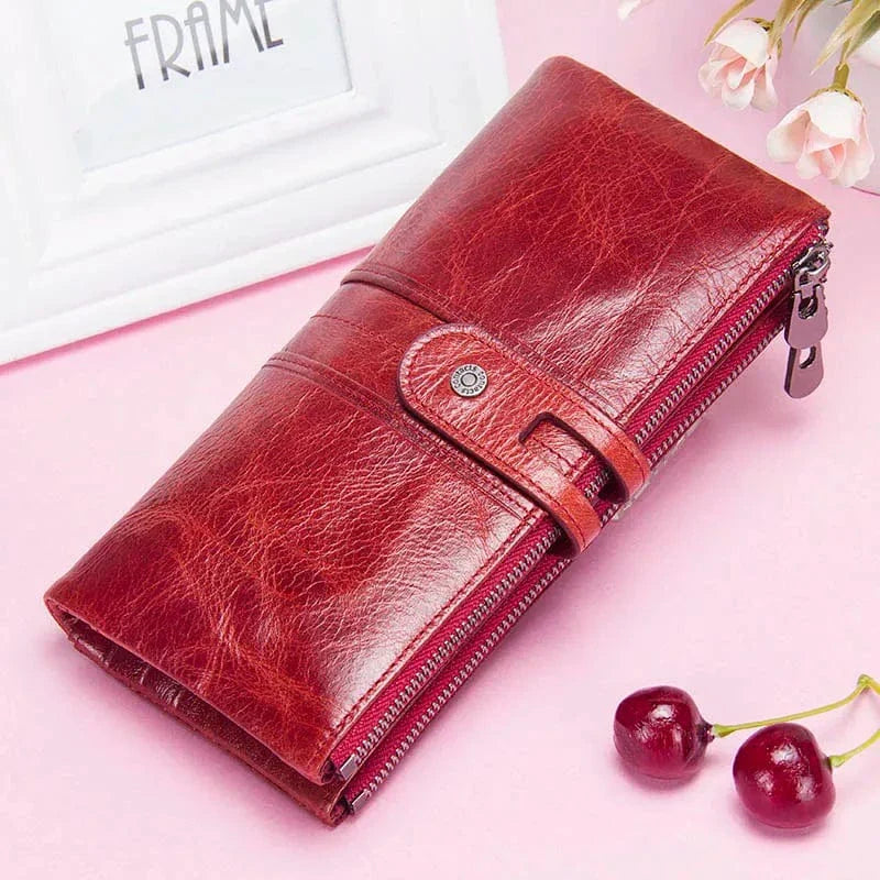 Portefeuille cuir noir femme, design fin et organisé, fermeture éclair dorée, accessoire mode luxe.
