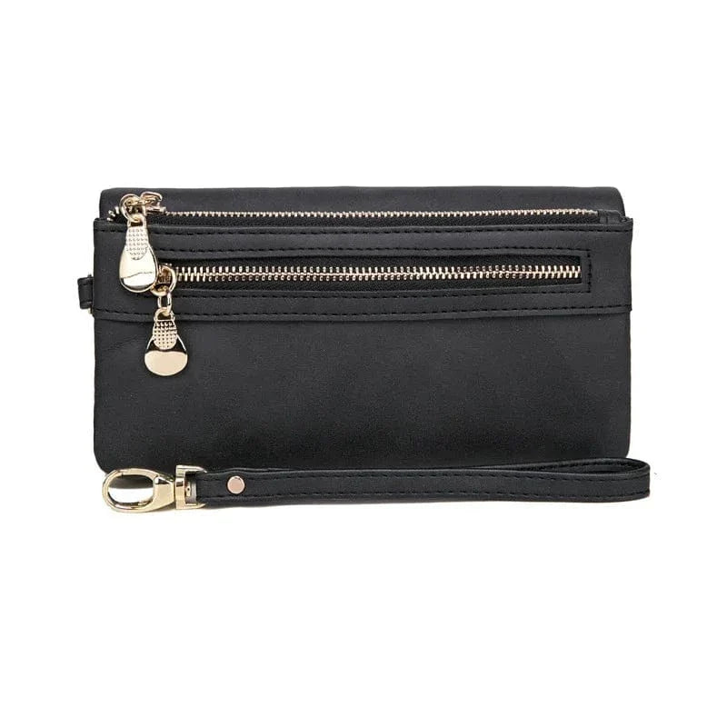 Main tenant un portefeuille femme en cuir PU coloré, montrant sa taille pratique et légère