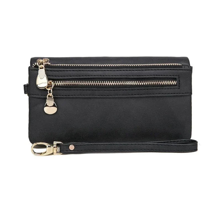 Main tenant un portefeuille femme en cuir PU coloré, montrant sa taille pratique et légère