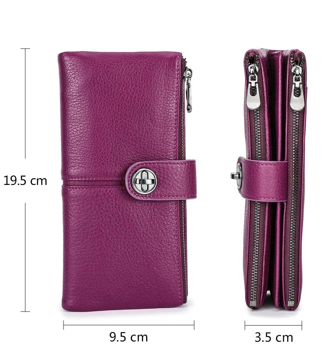 Portefeuille en cuir marron couleur café pour femme, ouvert, révélant ses nombreux emplacements cartes et billets.