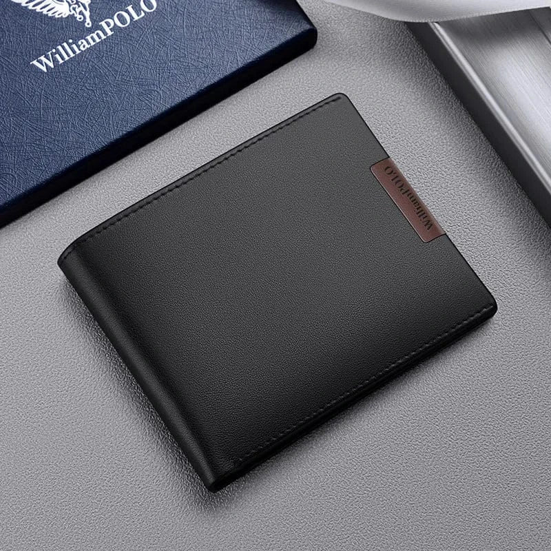 Portefeuille homme compact en cuir PU, posé à côté d'une main, pour une idée de la taille et de la portabilité.