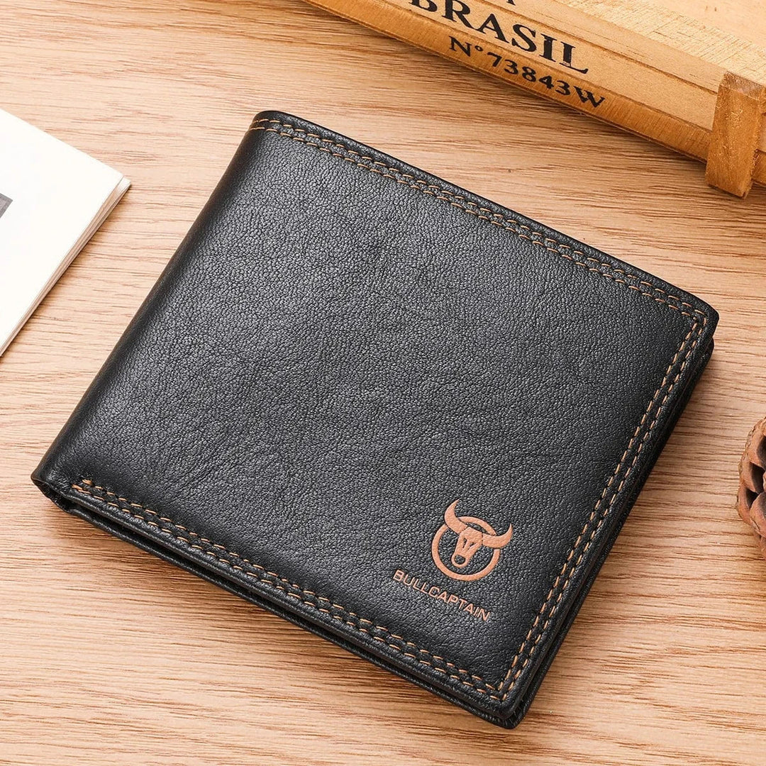 Gros plan texture du cuir véritable du portefeuille homme, coutures détaillées, qualité artisanale