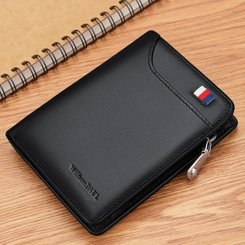 Trois portefeuilles homme en cuir compacts: noir, bleu et café, pour illustrer les options de couleur.