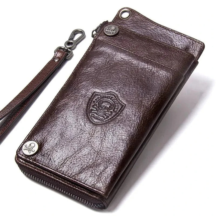 Vue ouverte d'un portefeuille homme long en cuir véritable, montrant les multiples fentes pour cartes.