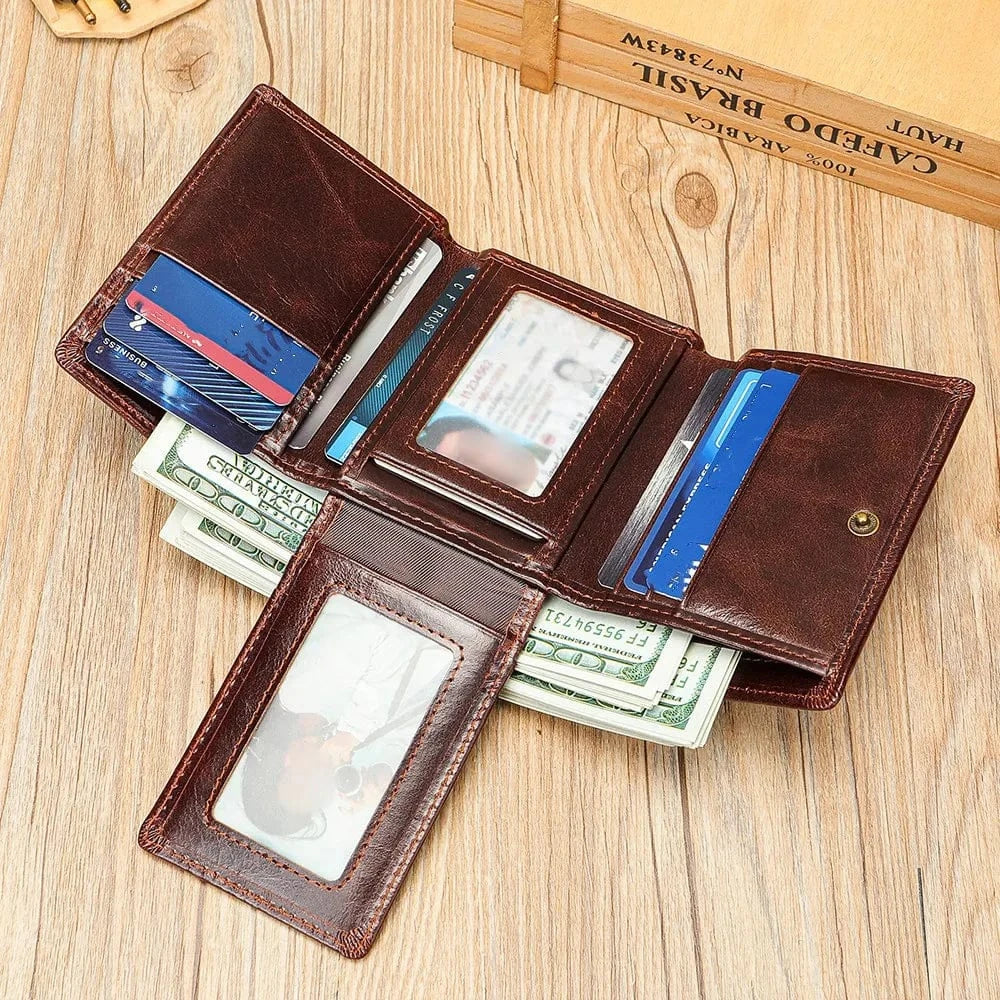 Intérieur d'un portefeuille homme en cuir véritable, marron, avec emplacements cartes et compartiment billets.