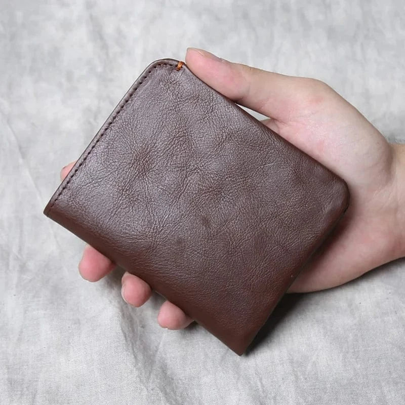 Portefeuille compact et fin pour hommes, en cuir tanné végétal, avec plusieurs fentes pour cartes.