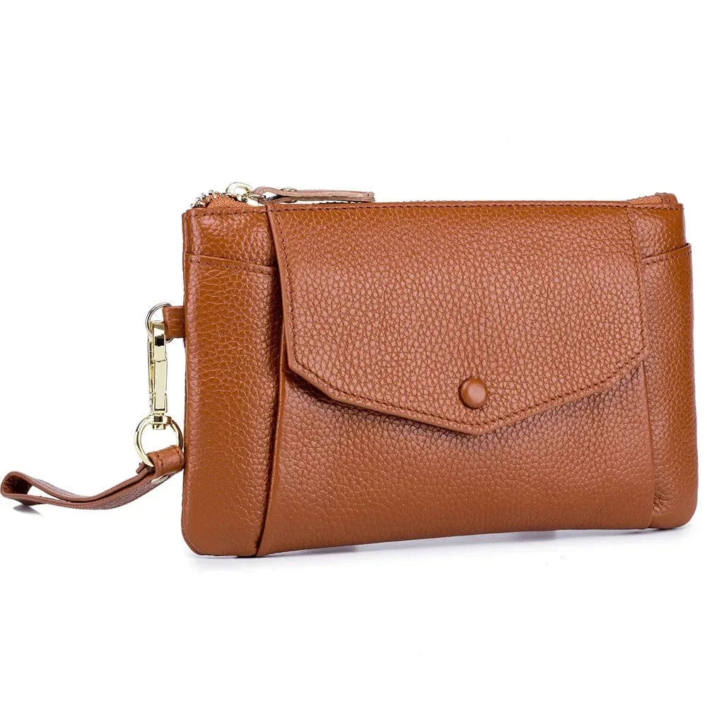 Portefeuille en cuir rouge éclatant pour femmes, format long, un accessoire mode indispensable.