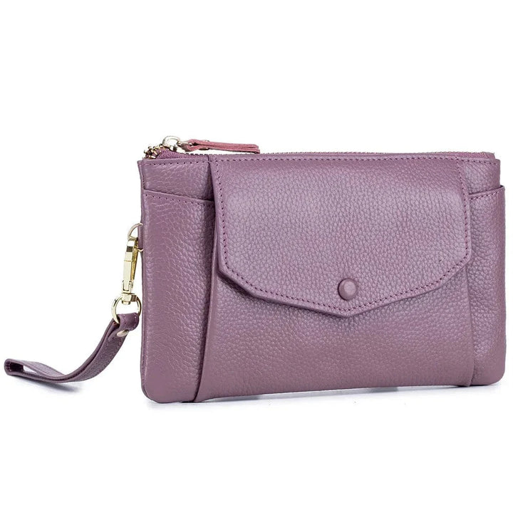 Portefeuille cuir long de couleur beige, accessoire chic pour femmes, grand espace de rangement.