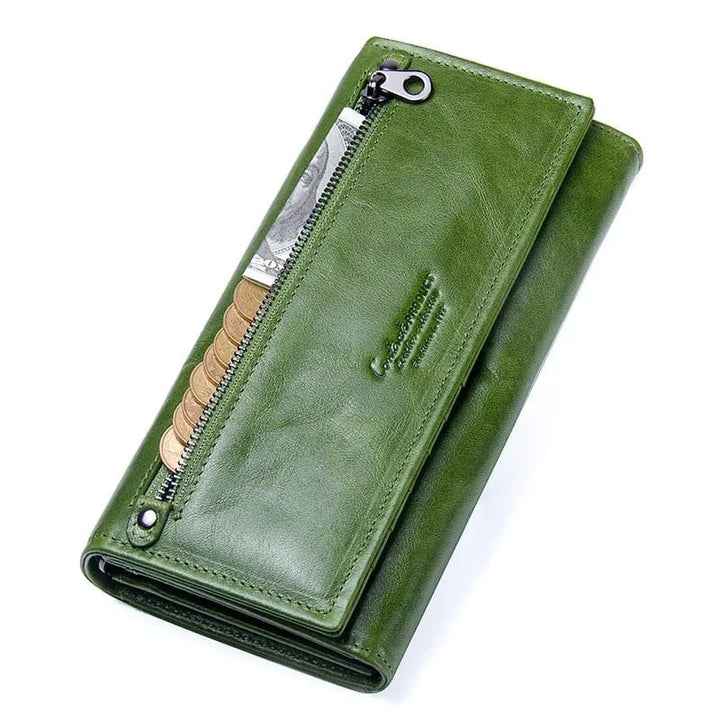 Fermoir doré raffiné sur un portefeuille long en cuir véritable pour femmes, rehaussant son design luxe