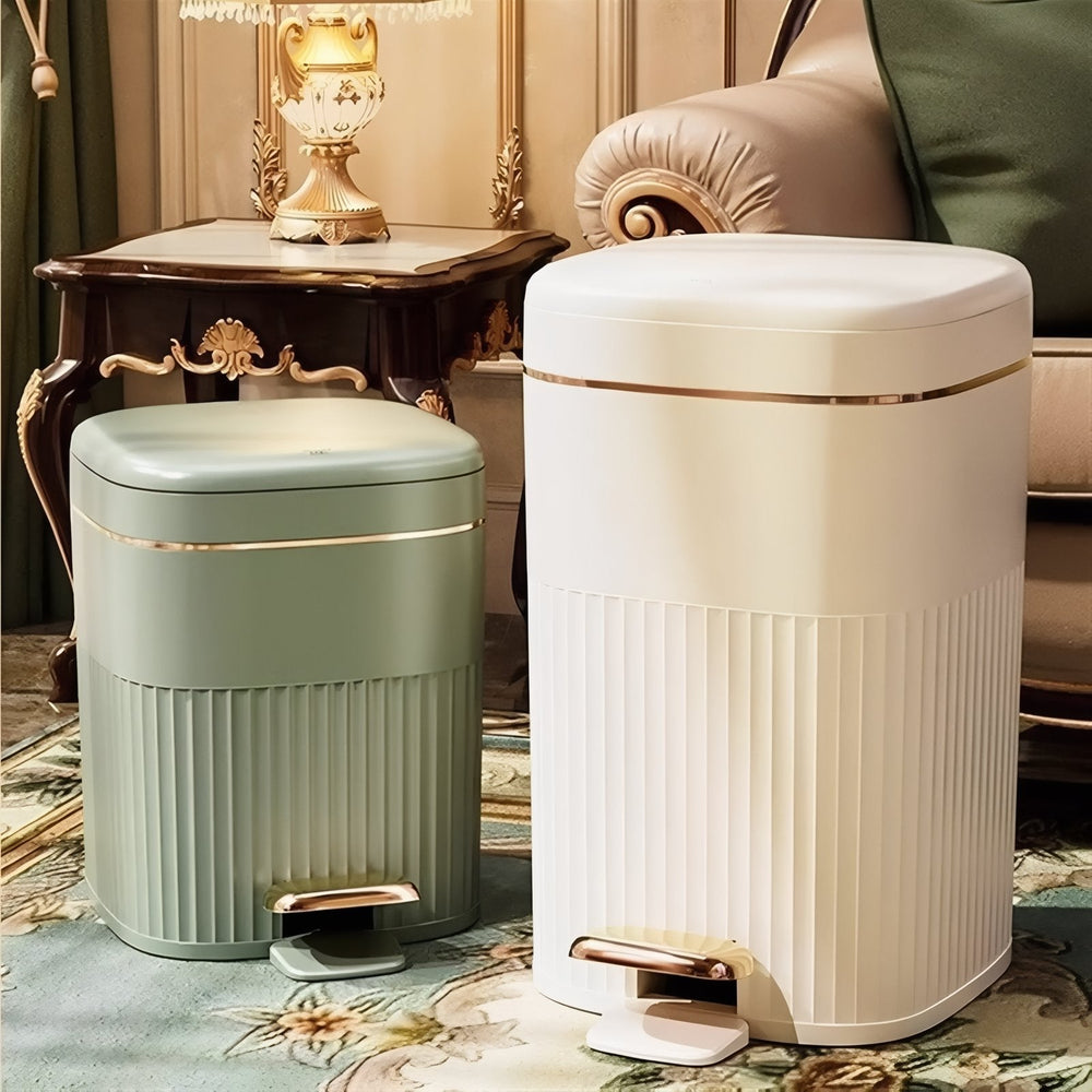 "Poubelle à pédale moderne, couleur beige, design élégant, fermeture douce pour hygiène optimale à la maison."