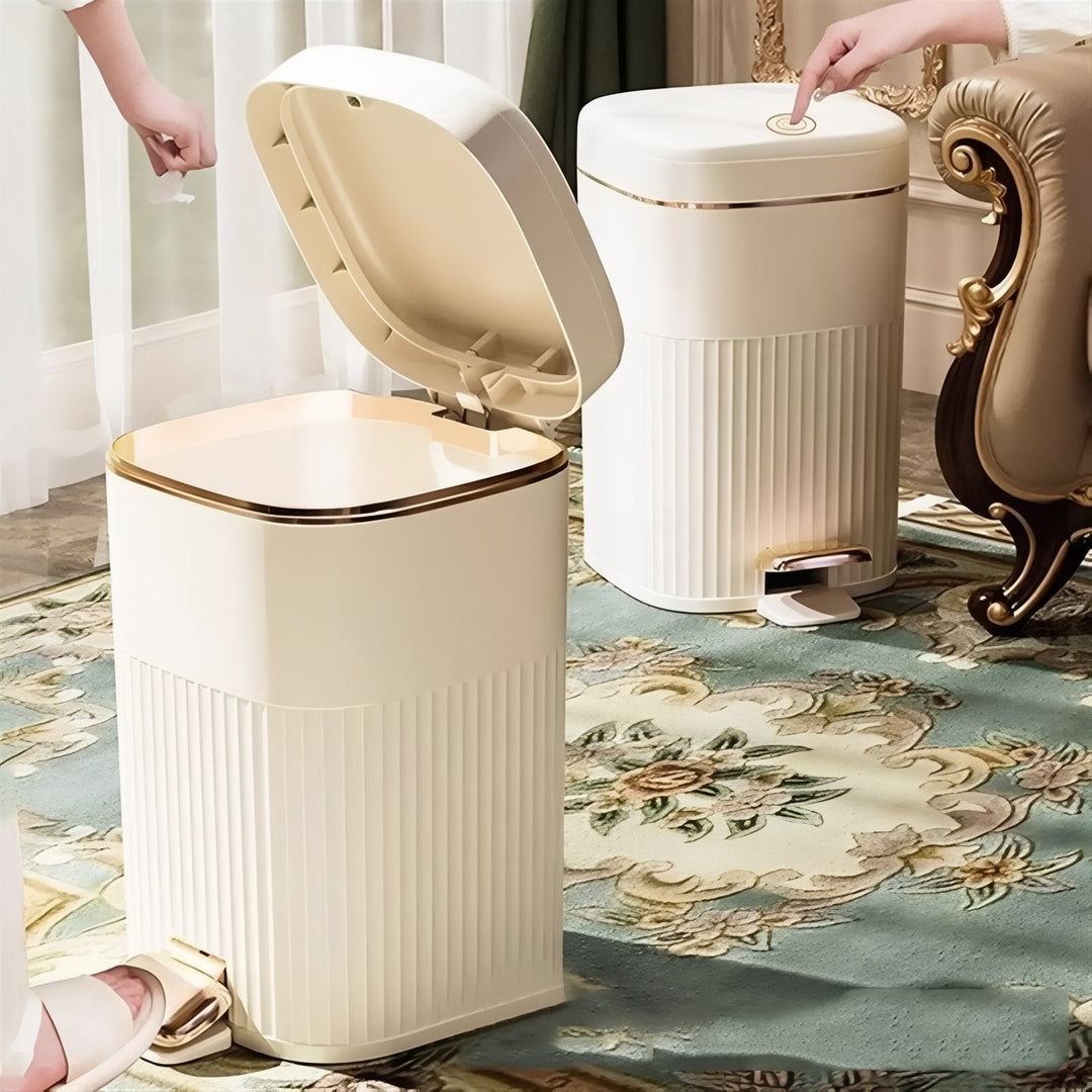 "Poubelle à pédale moderne, couleur beige, design élégant, fermeture douce pour hygiène optimale à la maison."