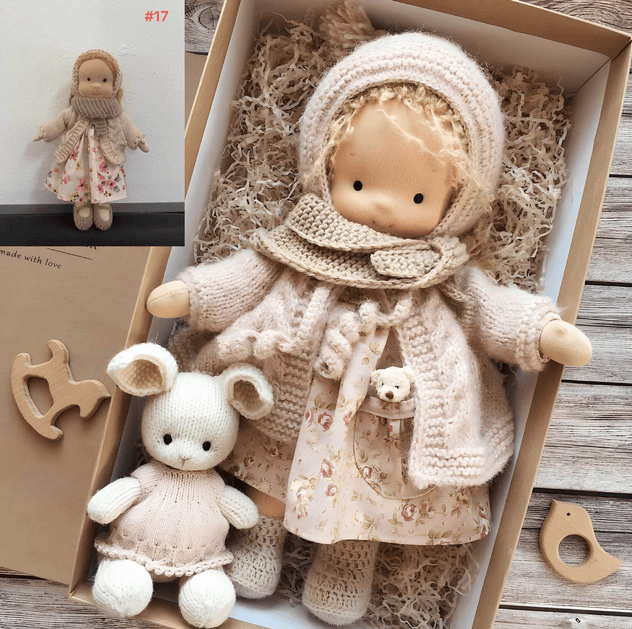 Adorable poupée Waldorf artisanale pour enfants. Jouet doux, naturel et réconfortant, parfait comme cadeau.