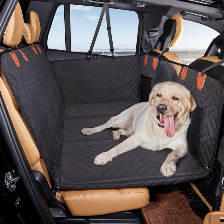 Protection siège auto chien.  Extension confortable et sécurisée pour voyages en voiture.  Protège les sièges des poils et de