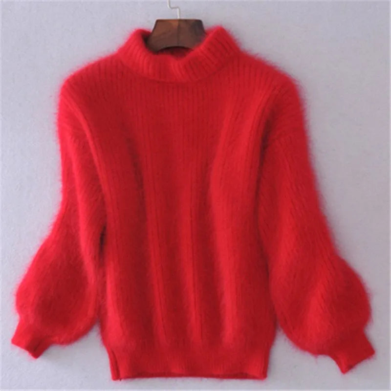 "Pull angora doux femme, élégant et chaud, idéal pour temps frais, coupe intemporelle s'adaptant à tout style."
