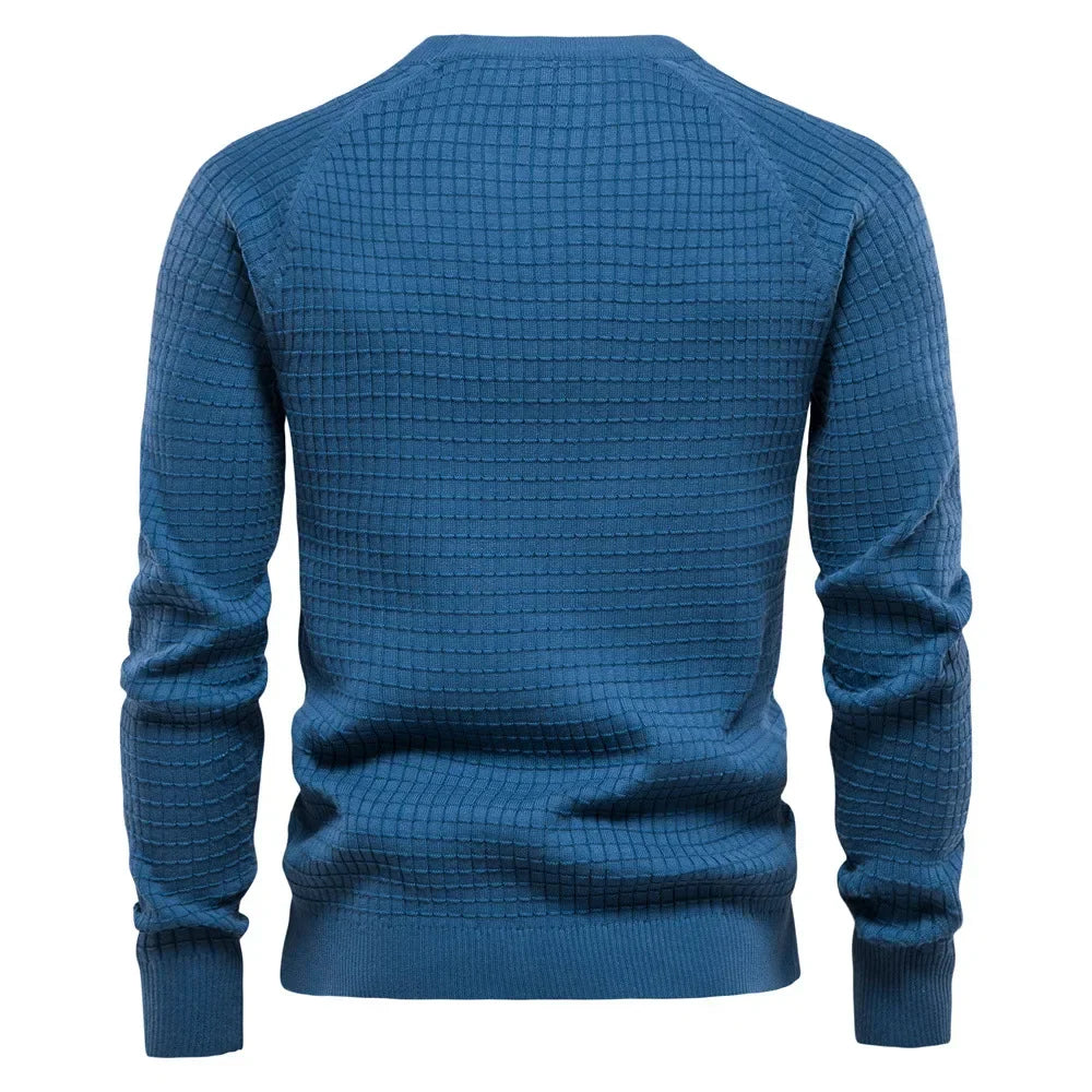 Pull homme col roulé long, chaud et élégant. Parfait pour la mode masculine hivernale.