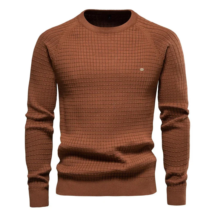 Pull chaud long homme, col roulé. Mode hiver élégante et confortable. Vêtement masculin décontracté.