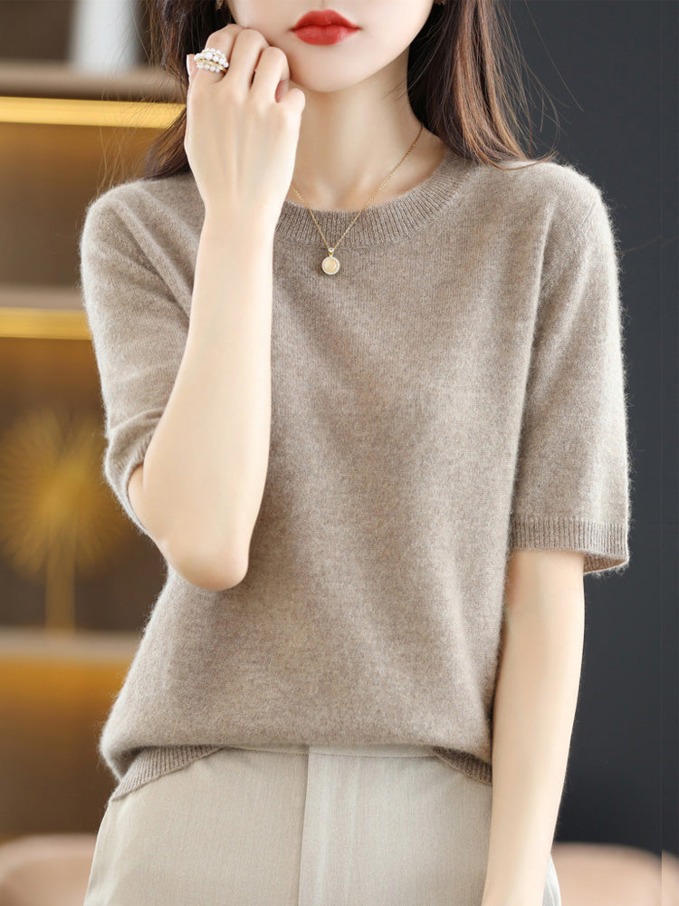 Pull basique femme, couleur unie, look simple et stylé pour la mode.