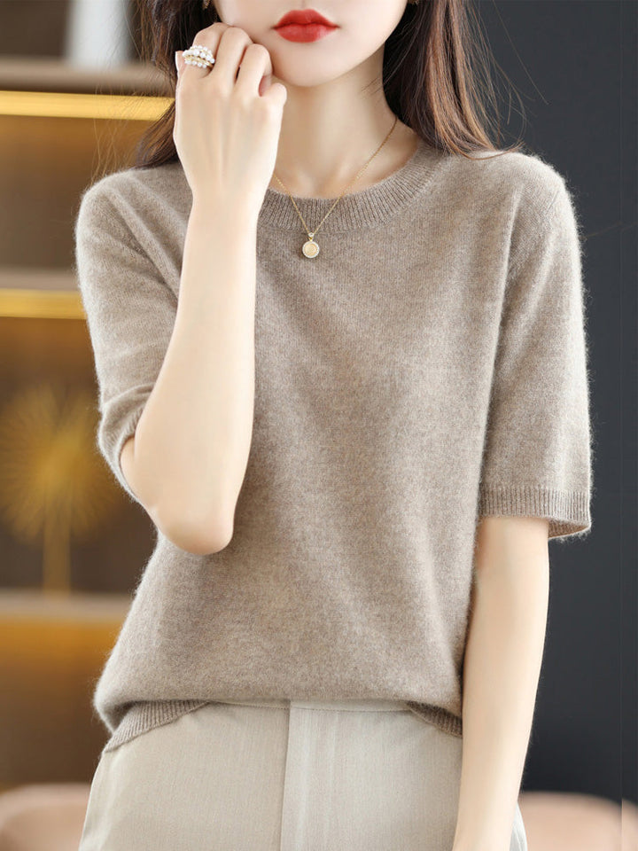 Pull basique femme, couleur unie, look simple et stylé pour la mode.
