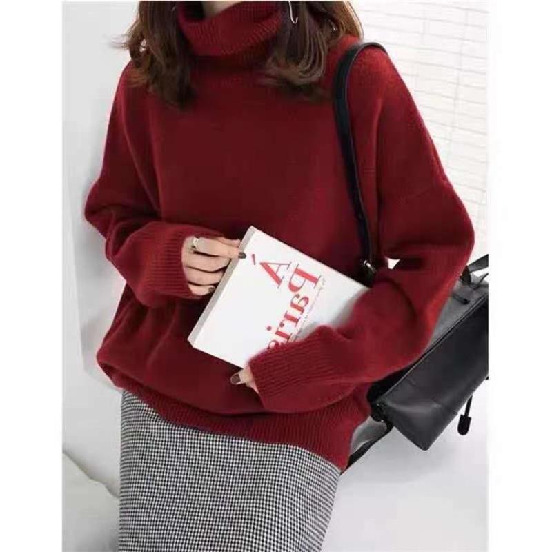 Pull ample femme col roulé pour un confort hivernal optimal et un style décontracté moderne.