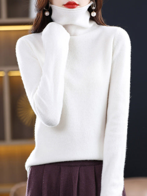 Pull femme, col roulé, en laine pour un look chic et décontracté l'hiver, facile à porter.