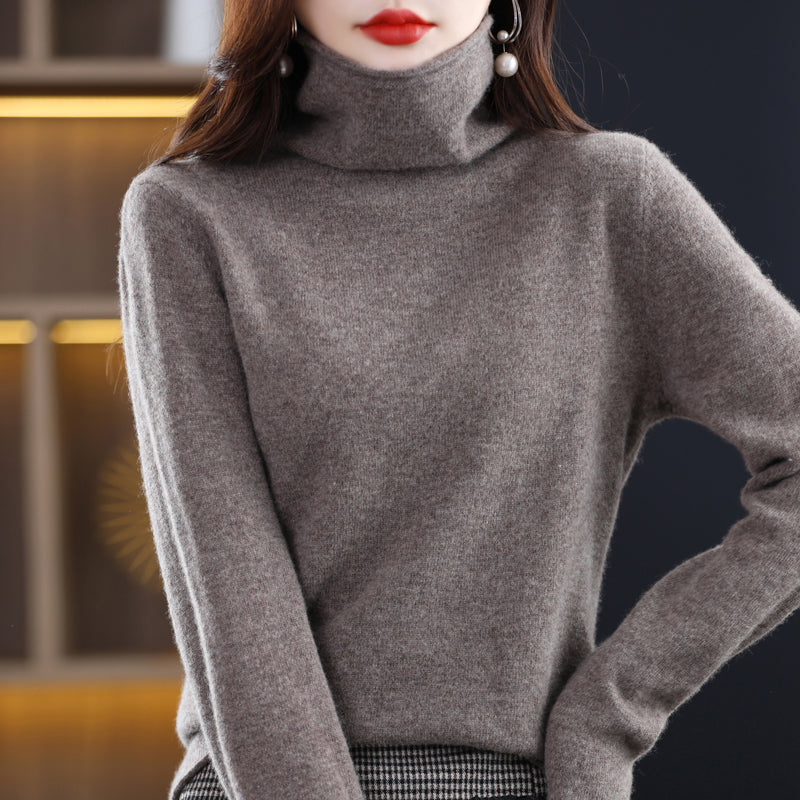 Élégant pull col roulé femme en laine, mode hiver, un essentiel stylé.