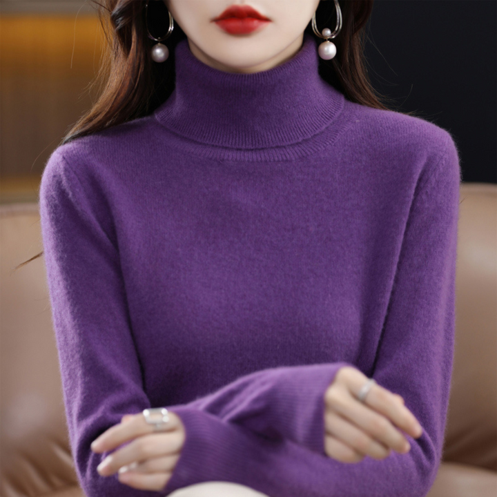 Haut femme chic : pull col roulé en tricot fin, confortable et polyvalent, idéal pour l'hiver.